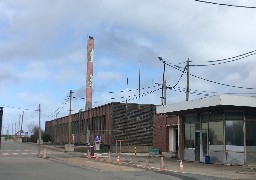 Destruction demain de la cheminée de Tioxide à Calais
