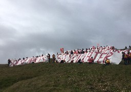 Une banderole déployée au Cap Blanc Nez pour dire non à la réforme des retraites