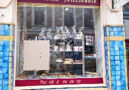 A Montreuil sur mer, une pierre jetée dans la vitrine d'un chocolatier samedi matin.