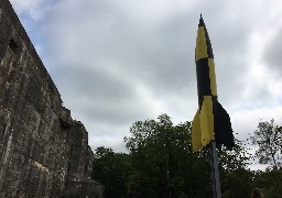 Le Blockhaus d'Eperlecques a 80 ans et présente l'atterrissage d'une fusée V2. 