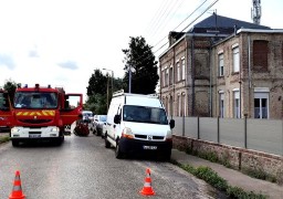 Feu de maison en fin de matinée à Sainte-Marie-Kerque