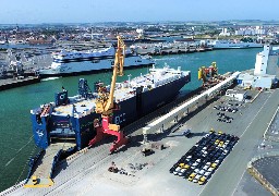 Calais : un homme fait une chute de 8 mètres dans une cale de bateau