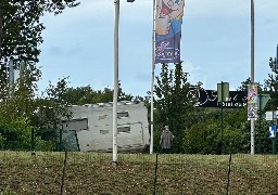 Merlimont: sortie de route d'un camping-car au rond-point de Bagatelle 