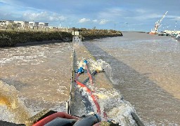 Lutte contre les inondations: 2 pompes XXL installées à l'écluse de Mardyck pour soulager les bassins inondés de l'audomarois