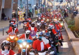 Défilé des Pères Noël à moto à Calais