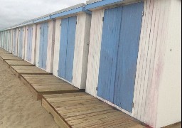 Blériot : les nouveaux chalets de plage tagués ont été nettoyés par les agents municipaux