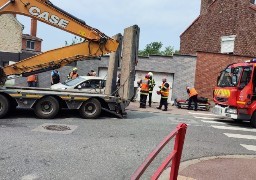 Bourbourg : Une automobiliste coincée dans son véhicule par un convoi exceptionnel !