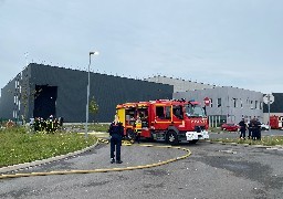 Calais : Un incendie se déclenche dans un hangar de stockage des encombrants au SEVADEC.