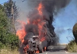 Un tracteur et sa remorque de paille embrasés à Fiennes