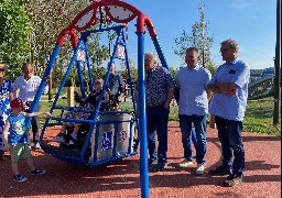 Boulogne sur mer : une balançoire pour accueillir les jeunes enfants en fauteuil roulant dans les jardins de Nausicaà.