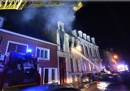 Calais : une maison ravagée par les flammes cette nuit, 7 personnes évacuées et relogées. 