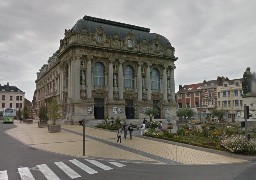 A Calais, une marche blanche en hommage au calaisien décédé après une agression le 4 octobre.