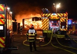 Andres : un individu placé en détention provisoire suite à l'incendie de deux hangars agricoles. 