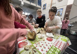 Étapes-sur-Mer : les enfants perpétuent la tradition des Guénels pour la 34è année