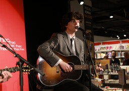 Le chanteur boulonnais Sam Sauvage sacré Révélation masculine 2026 aux victoires de la musique !