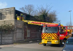 Calais: un incendie touche l'ancienne usine Brampton Renold, la circulation perturbée
