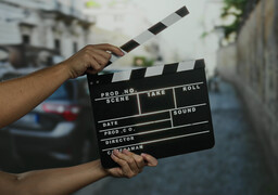 Casting Netflix à Dunkerque : Dany Boon recrute des figurants dès maintenant pour sa série « Johnny Biloute » !