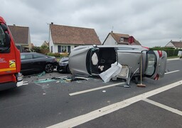 Un véhicule finit sur le flanc à Conchil-le-Temple : la victime dégagée, la route barrée