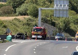 A16 : un véhicule a pris feu juste avant la sortie à Wimille