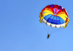 Wimille : importantes recherches en cours après la disparition d'un parachutiste