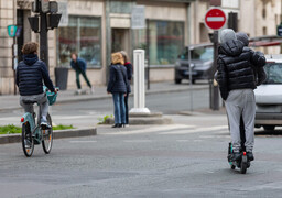 Somme : le casque devient obligatoire pour les utilisateurs de trottinettes électriques
