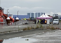 Un migrant serait mort et plusieurs blessés ramenés au port de Calais ce vendredi midi !