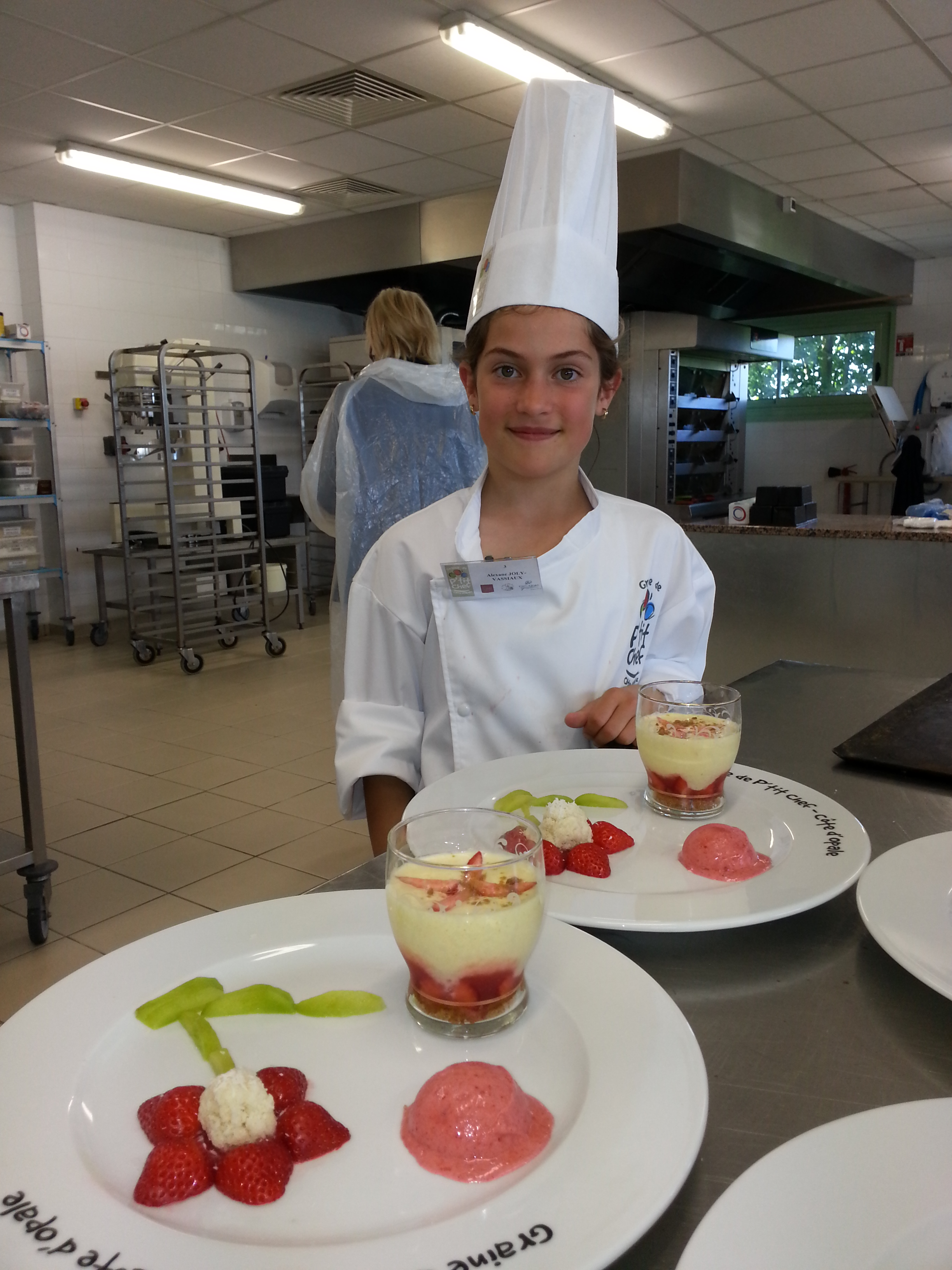 Avec son tiramisu aux fraises, Alexane, touquettoise de 10 ans, représentera le montreuillois et le boulonnais pour la finale de Graine de P'tit Chef à Calais le 24 juin!