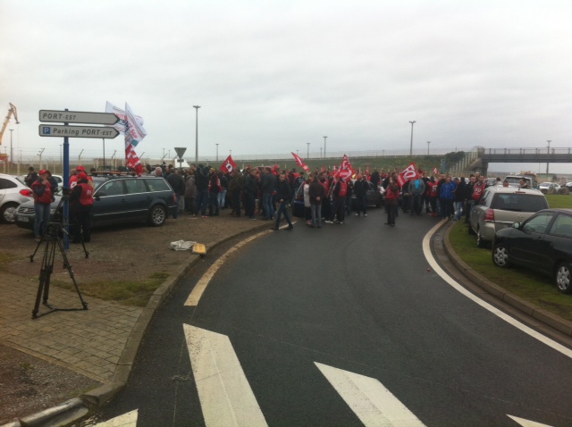 reportage sur la manifestation des policiers qui a réuni 300 personnes ce matin à Calais 
